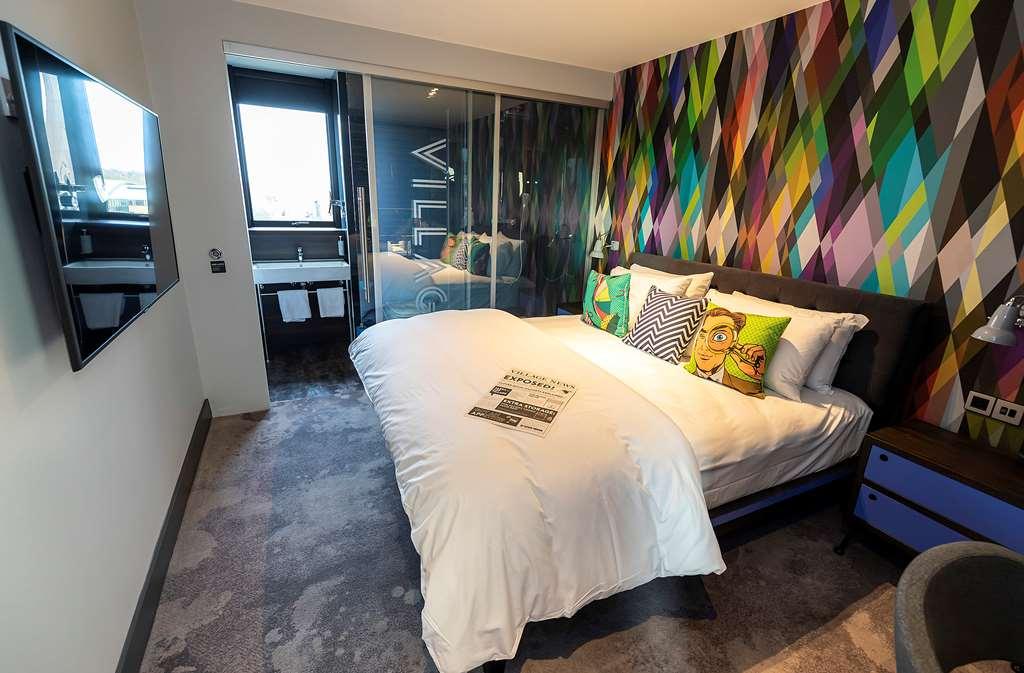 Village Hotel Southampton Eastleigh Room photo